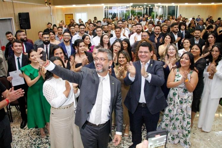 "É um momento histórico para o Detran", diz governador durante posse dos novos servidores