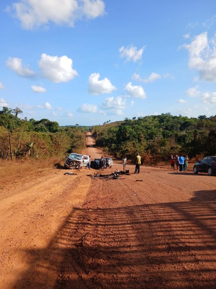 Grave acidente entre dois veículos deixa um morto na BR-156, no Amapá