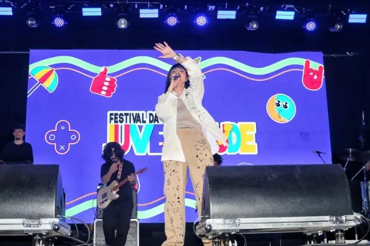 Noite de adoração, fé e muito louvor marcam a 2ª edição do Festival da juventude com a apresentação da pastora Fernanda Brum