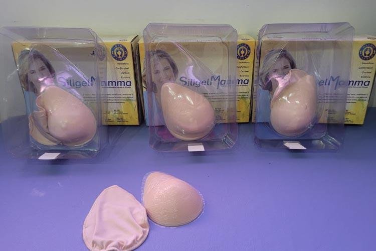 Pacientes que passaram por mastectomia recebem próteses externas no Creap