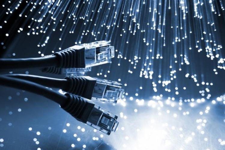 Redes de telefonia e internet são liberadas para a população do Amapá