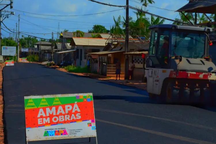 Após passarela, Governo do Amapá amplia mobilidade com asfaltamento da Rua Inspetor Antônio Oliveira em Macapá