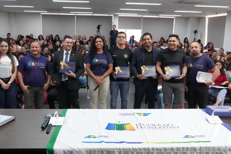 Escola do Legislativo realiza revisão final para a prova do MP-AP