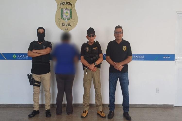 Polícia prende mulher condenada por posse ilegal de arma