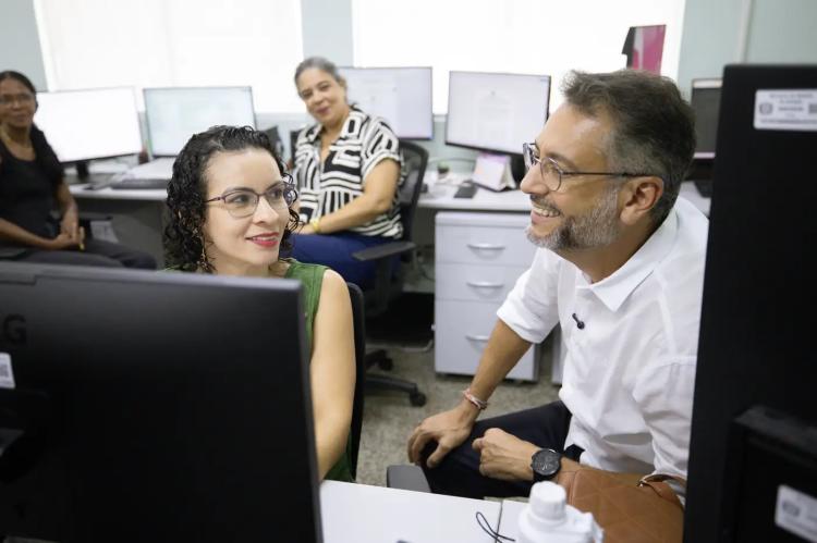 Clécio Luís homenageia servidores estaduais em visita a secretarias e agradece compromissos que resultaram em avanços na gestão