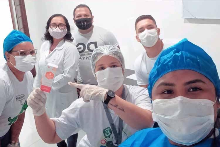 CENTENAS DE ADVOGADOS SÃO IMUNIZADOS. VACINAÇÃO PROSSEGUE NESTE SÁBADO
