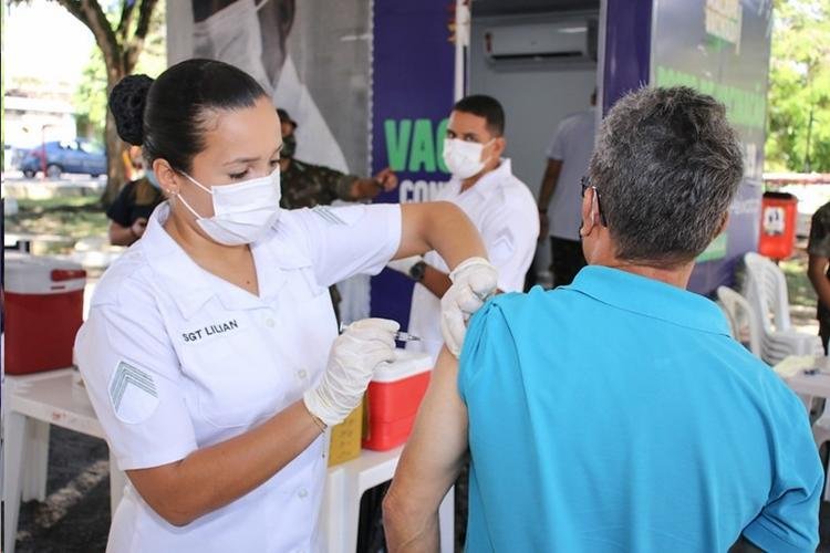 Pessoas de 41 anos começam a ser vacinadas contra a COVID-19 nesta sexta-feira (2) em Macapá
