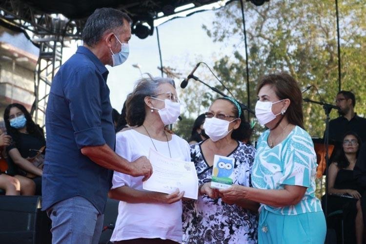 Sarau e homenagem aos aposentados da Educação marcam programação antecipada ao Dia do Servidor Público