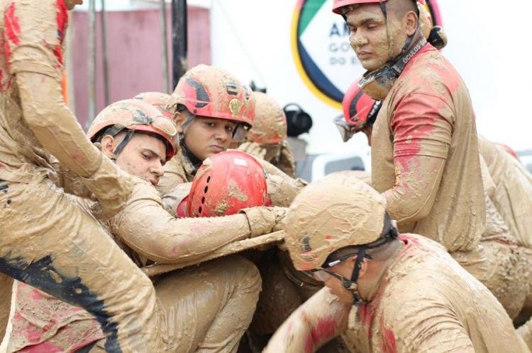 Corpo de Bombeiros do Amapá recebe 251 novos soldados após cerimônia do "Batismo de Fogo"