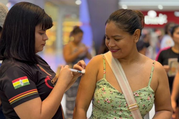 Pontos móveis de vacinação contra febre amarela estão disponíveis em várias regiões de Macapá