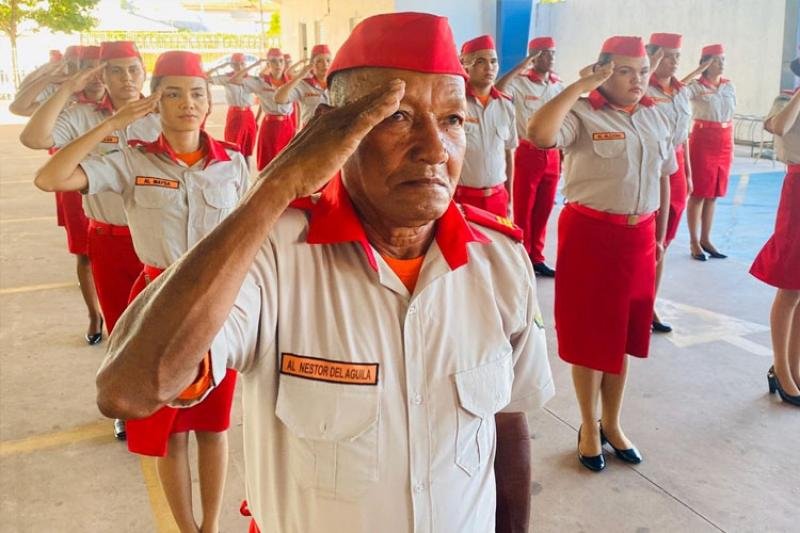 Aos 77 anos, peruano conclui ensino médio no Amapá: ‘sonho não tem idade’