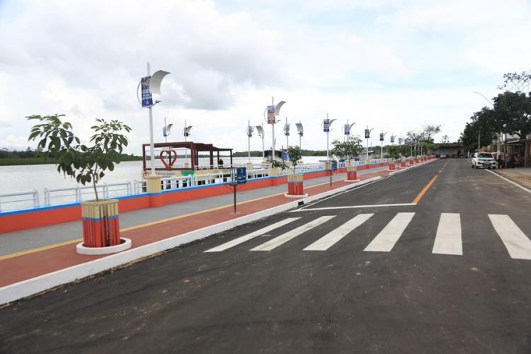 Governo do Amapá garante 70 toneladas de massa asfáltica para orla de Cutias