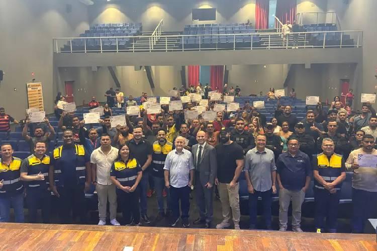 Governo do Amapá certifica mais de 70 mototaxistas para atuarem no transporte remunerado, em Santana