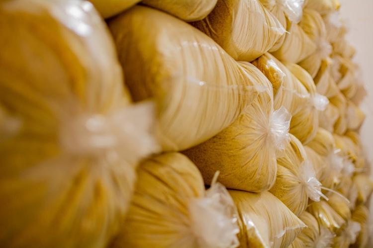 Levantamento aponta farinha de mandioca como produto mais vendido em feiras de Macapá e Santana