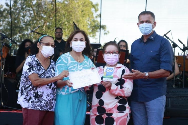 Sarau e homenagem aos aposentados da Educação marcam programação antecipada ao Dia do Servidor Público