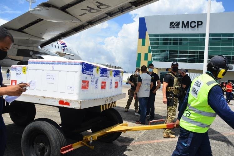 Amapá recebe 16.400 doses de vacinas contra covid para primeira e segunda doses