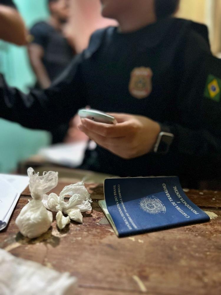 Polícia Federal choca o país ao descobrir mãe que usava celular do filho para vender drogas