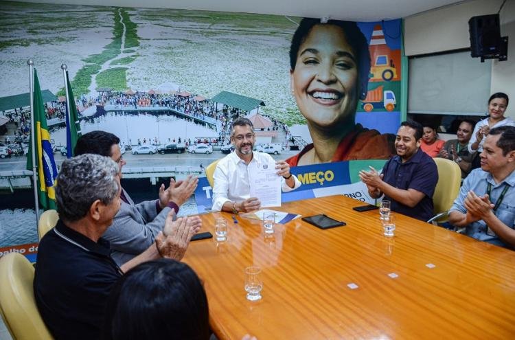 Governador Clécio Luís assina decreto com diretrizes para acelerar o processo de regularização fundiária no Amapá