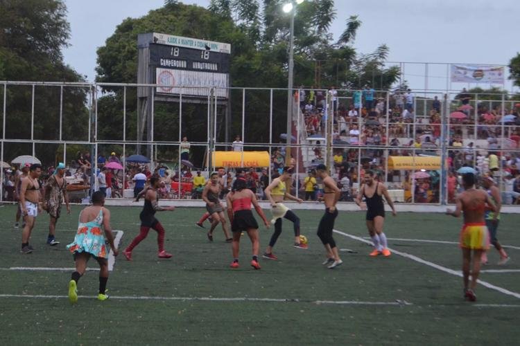 Esbanjando alegria e ousadia, Futebol à Fantasia em Macapá vence de goleada o preconceito