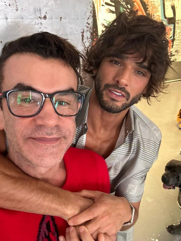 Novo livro revela a trajetória inspiradora por trás do maior empresário de top models e celebridades do país!