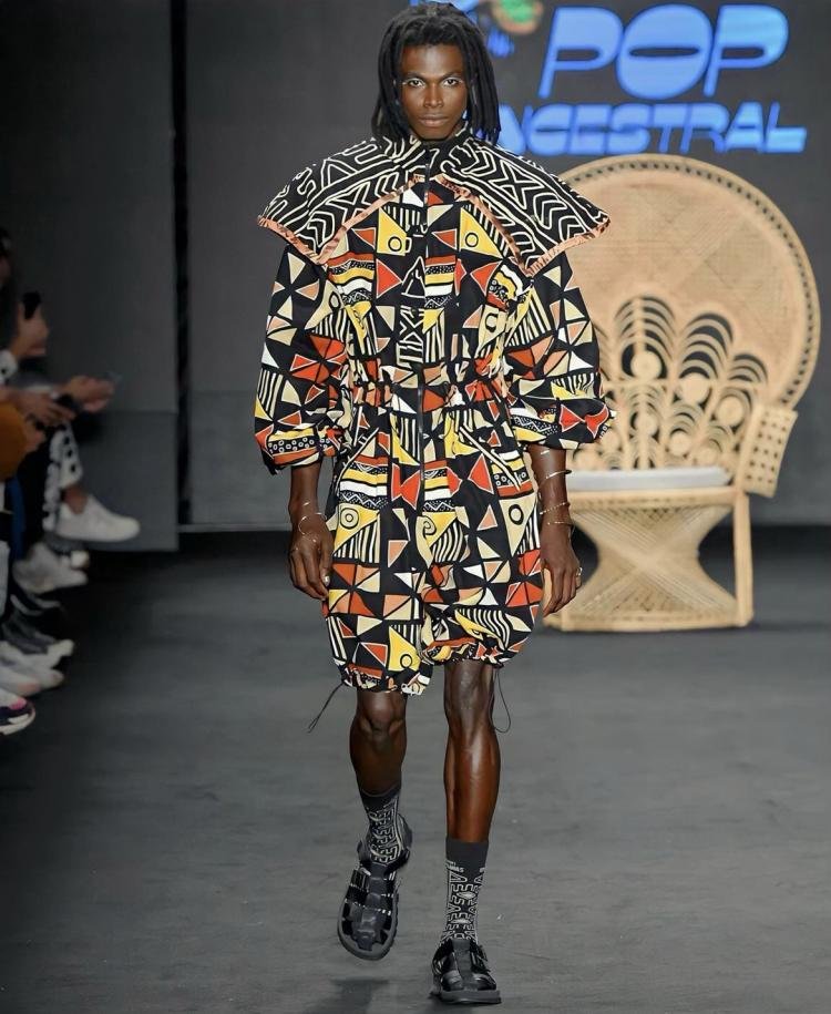 Jovem que vendia óculos de sol na praia estreia como modelo na São Paulo Fashion Week!
