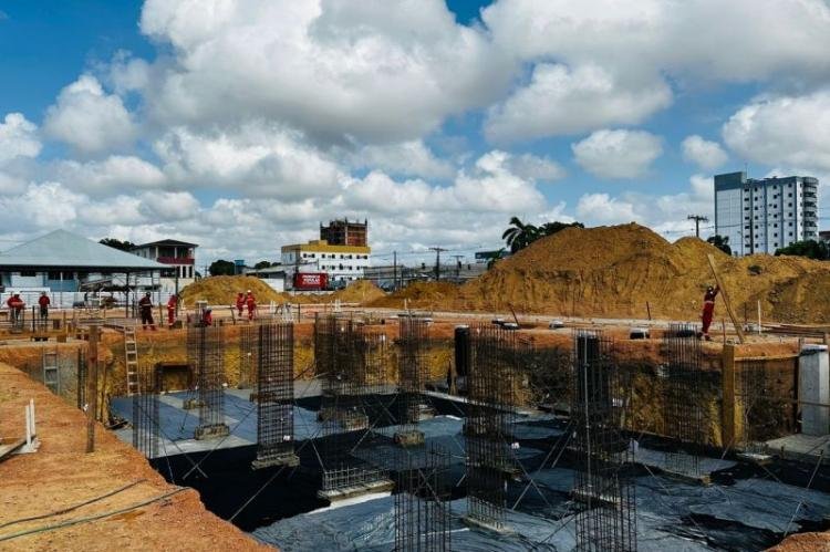 Governo do Amapá finaliza maior serviço de concretagem de pilares do estado para sustentar novo HE, em Macapá
