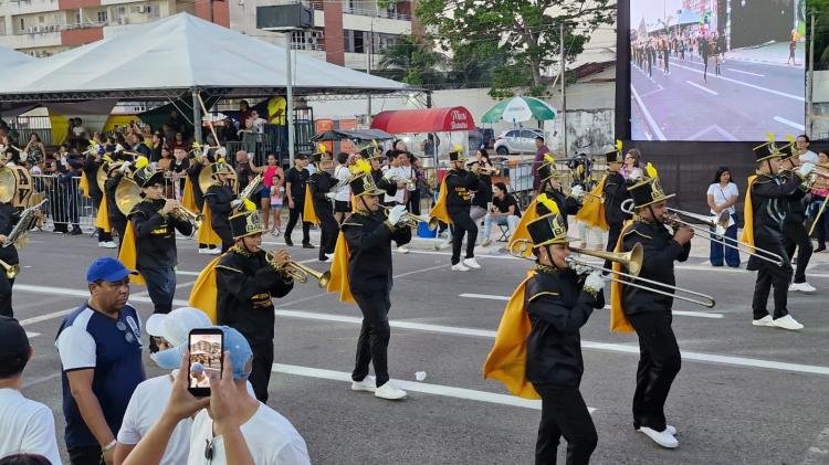 AVT leva banda campeã do Festival Estadual e mensagem de paz ao Desfile Cívico Estudantil no Sambódromo de Macapá