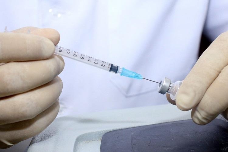Vacinação atende idosos acima de 79 anos para 3ª dose e 18 anos + na repescagem desta quinta-feira (23)