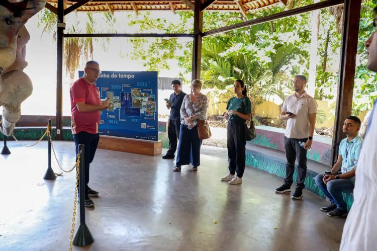 Governo recebe visita de escola internacional inédita na América do Sul e avança na seleção para receber campus na Amazônia