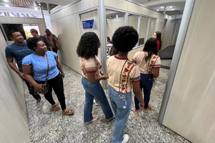 Governo do Amapá recebe estudantes de escola quilombola para conhecer políticas públicas de saúde e educação