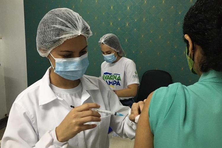 Vacinação contra gripe e sarampo alcança servidores da rede Superfácil em Macapá
