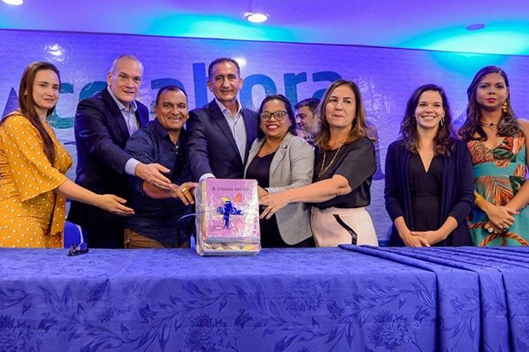 GEA entrega material pedagógico para alfabetizar crianças dos 16 municípios
