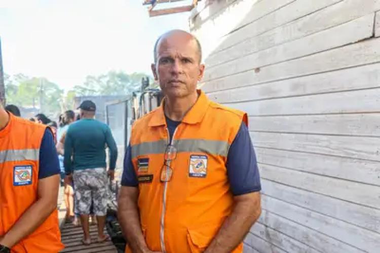 Governo do Amapá mobiliza assistência para atender famílias atingidas por incêndio em Santana