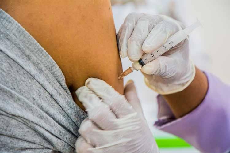 Nova vacina hexavalente é disponibilizada para bebês e crianças