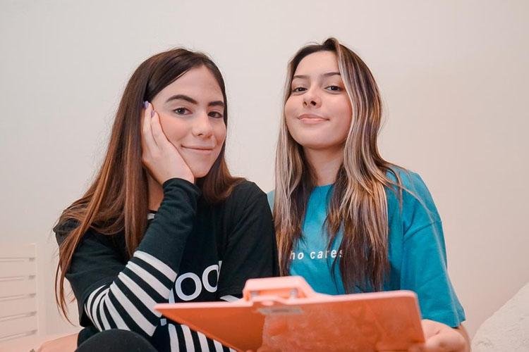 Juju Franco e Nina Baiocchi protagonizam websérie exibida pelo Tiktok