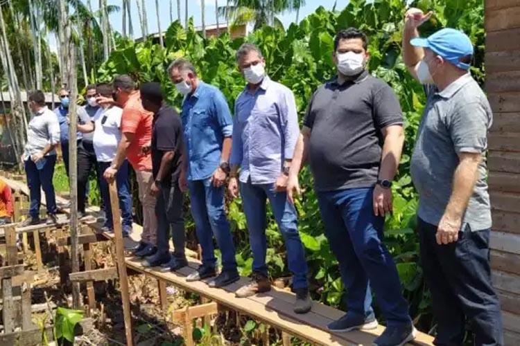 Políticos do Amapá vistoriam obra da ponte de concreto do Provedor I, em Santana