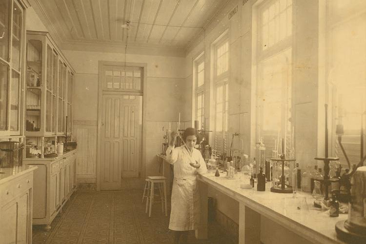Jornalista conta em livro a história da cientista Clara Pandolfo