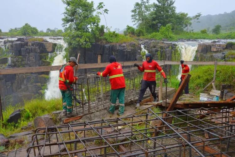 Governo do Amapá executa obra do mirante na Cachoeira de Santo Antônio, em Laranjal do Jari