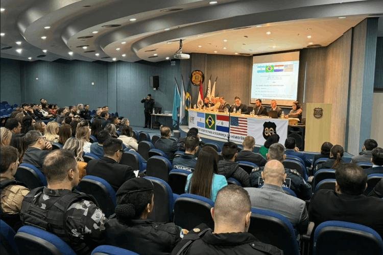 Encontro reúne mais de 30 organizações para debates sobre segurança pública