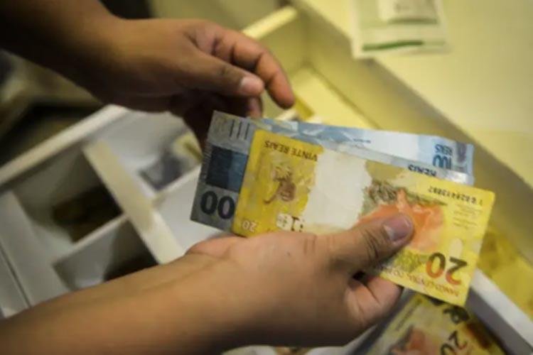 Reajuste do salário mínimo agrava ainda mais a crise das prefeituras, aponta CNM