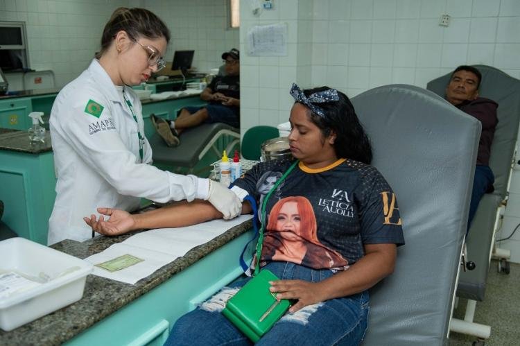 Cantora Letícia Auolly lidera campanha de doação de sangue no Hemoap
