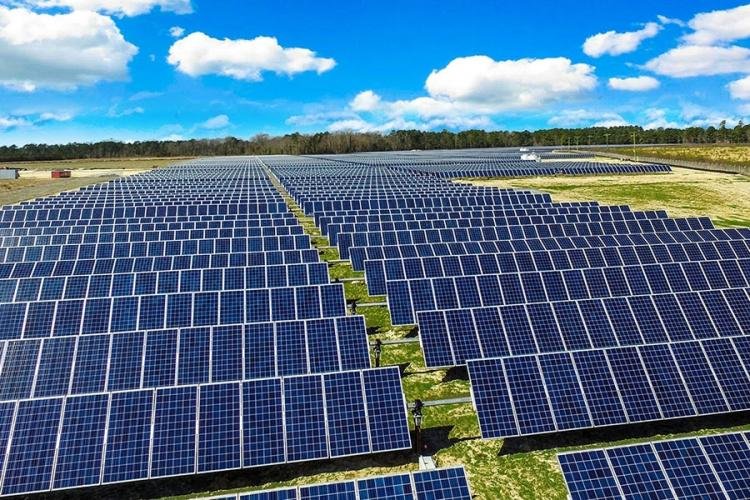 Imposto solar ameaça investimentos e empregos verdes no Brasil: R$ 69 bilhões em risco