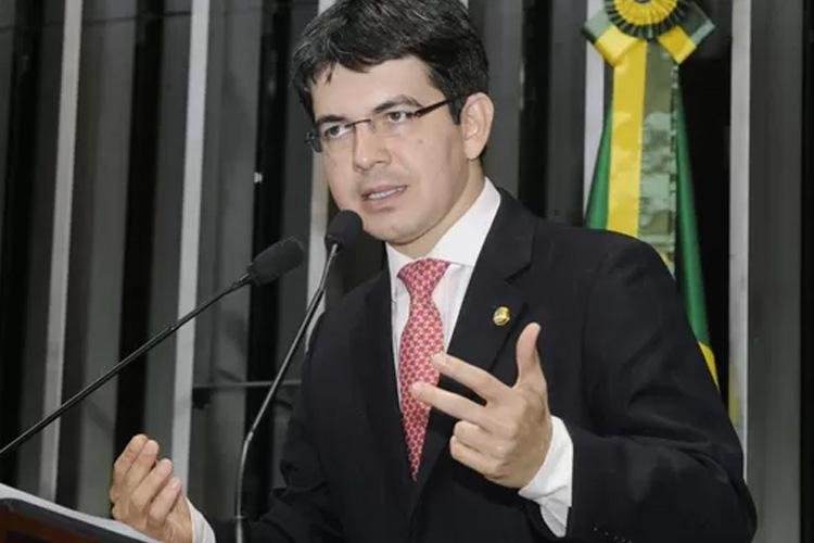 Randolfe defende que parlamentares tenham mesmas regras de aposentadoria que trabalhadores