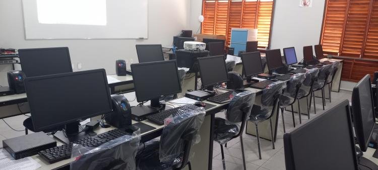 Aula inaugural de projeto para jovens em vulnerabilidade com prefeito Bala Rocha