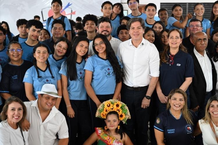 Mais de 1,3 mil alunos de escola em Breves (PA) ganham novo laboratório de informática equipado com computadores