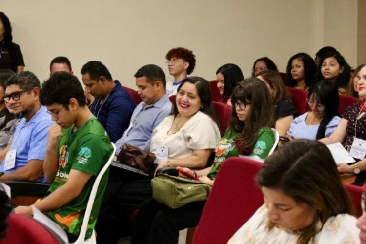 Santana marca presença no I Seminário Estadual sobre Políticas de Educação Integral do Amapá