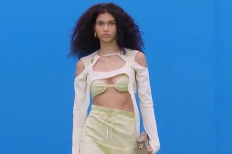 Em Paris, Raynara Negrine rouba a cena no desfile de Jacquemus!