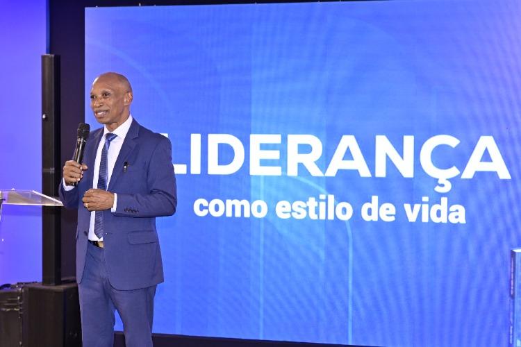 Livro de Rubens Berredo propõe liderança como prática de vida