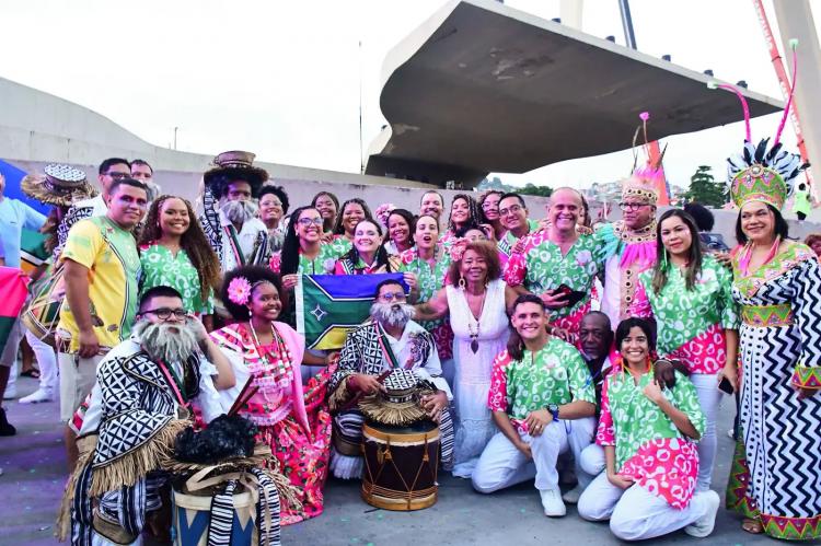 O Amapá do Mestre Sacaca levou emoção, encantarias e ancestralidade afro-indígena da Amazônia Negra para a Sapucaí 