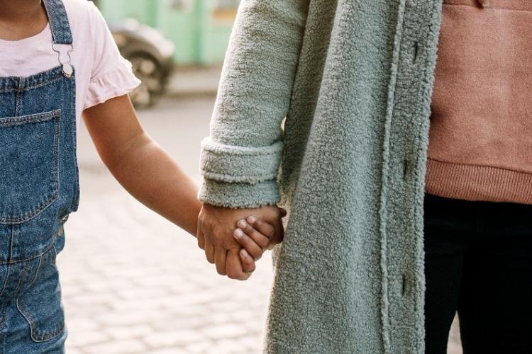 Curso gratuito ensina o que fazer quando uma criança revela que sofreu violência